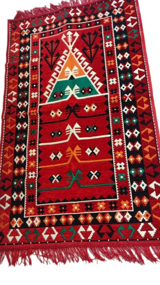 Turkish Kilim Rug: Vintage Bohemian decor