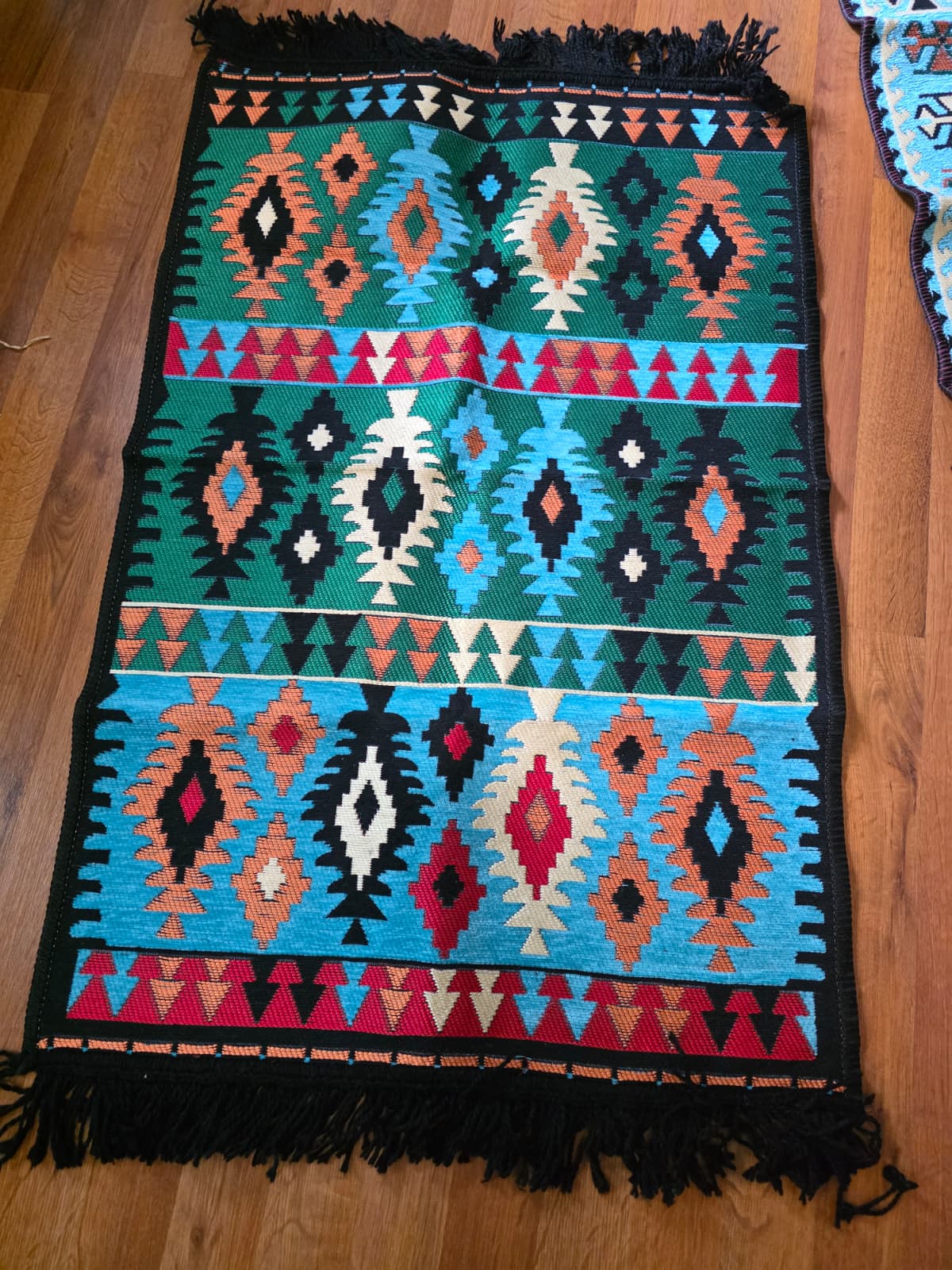 Turkish Kilim Rug: Vintage Bohemian decor